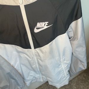 Nike Windbreaker . Boys Size 10/12 or a Large. Worn a few times good condition